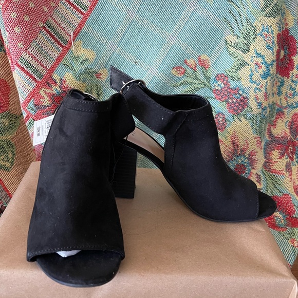 A NEW DAY NWT peep toe black suede stacked heel - Picture 3 of 3